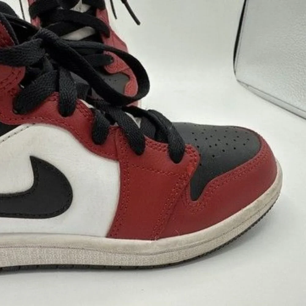 Nike Air Jordan Youth Kids 2Y Retro 1 Mid PS Chicago Black Toe 640734 069